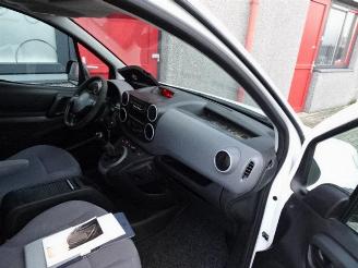 Peugeot Partner 122 1.6 e-HDI L2 XR airco inrichting imperiaal picture 19