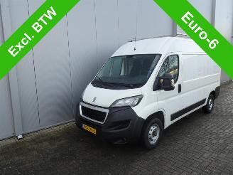 ojeté vozy dodávky Peugeot Boxer 335 2.2 BlueHDi 140 L2H2 Premium LET OP 1 E VERSNELING STUK WEL GEWOON RIJDBAAR !!!!!! 2020/8