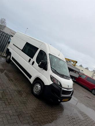 Peugeot Boxer 335 2.2 BlueHDi 140 L3H2 Premium DC 5 zitplaatsen picture 2