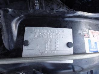 Peugeot Boxer 330 2.2 BlueHDi 120 L2H1 Premium airco picture 28