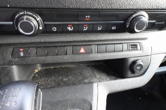 Citroën Jumpy 2.0 BlueHDI 120 XL Club DC leer navi volle bus c edition picture 18