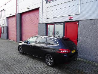 Peugeot 308 SW 1.2 PureTech Blue Lease Premium let op nieuwe motor !!!!!!! picture 2