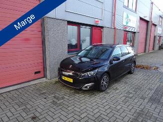 Vaurioauto  passenger cars Peugeot 308 SW 1.2 PureTech Blue Lease Premium let op nieuwe motor !!!!!!! 2016/10