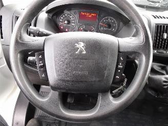 Peugeot Boxer 330 2.2 HDI L2H1 XT 3 zits airco picture 19