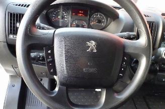 Peugeot Boxer 335 2.2 BlueHDi 140 L3H2 Premium DC picture 27