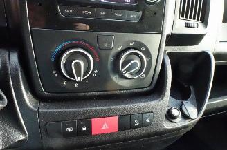 Peugeot Boxer 335 2.2 BlueHDi 140 L3H2 Premium DC picture 9
