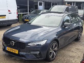Damaged car Volvo V-90 B5 Automaat Plus Dark 184KW Motor defect 2023/2