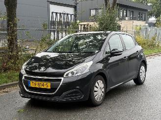 damaged passenger cars Peugeot 208  2018/10