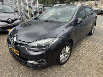 Vaurioauto  passenger cars Renault   2014/8