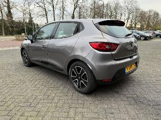 Unfallwagen Renault Clio 0.9 TCe Authentique  Hatchback 5-dr. 2013/12