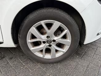 Renault Clio 0.9 TCe Limited  NAVIGATIE  Stationwagen 5-dr. picture 18