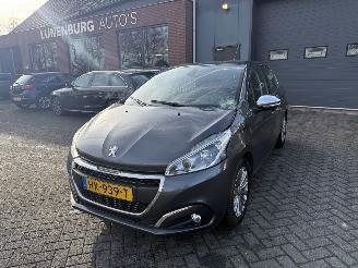 uszkodzony samochody osobowe Peugeot 208 1.2 PureTech Allure (Hatchback 5-dr.) 2015/11