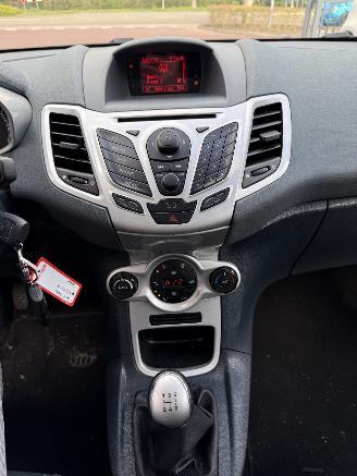 Ford Fiesta 1.25 Ghia (Hatchback 5-dr.) picture 19