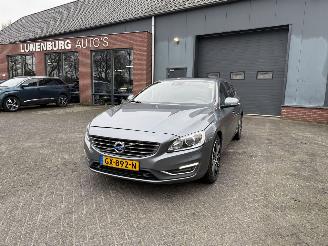 Schadeauto Volvo V-60 2.4 D6 Twin Engine R-Design 2015/9