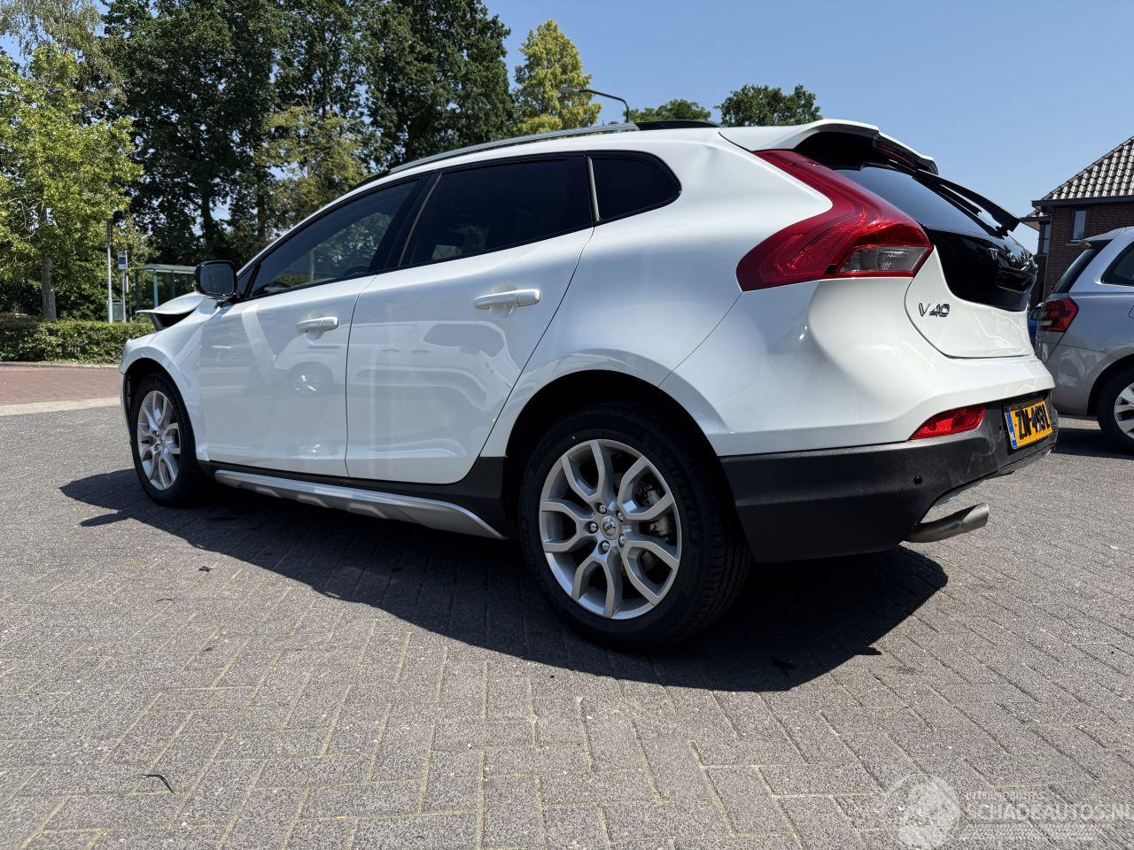 Volvo V-40 Cross Country - 1.5 T3 AUTOMAAT Polar+ Luxury