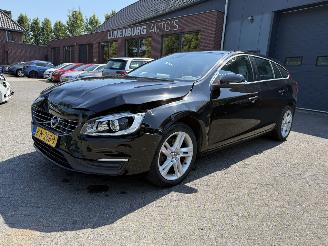 Coche accidentado Volvo V-60 2.0 T3 Nordic+ (Stationwagen 5-dr.) 2016/10