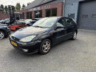 damaged passenger cars Ford Focus 1.6-16V Trend (Hatchback 5-dr.) 2002/6