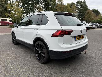 Volkswagen Tiguan 1.4 TSI  PANORAMADAK Connected Series picture 3