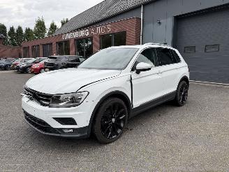 Voiture accidenté Volkswagen Tiguan 1.4 TSI  PANORAMADAK Connected Series 2016/9