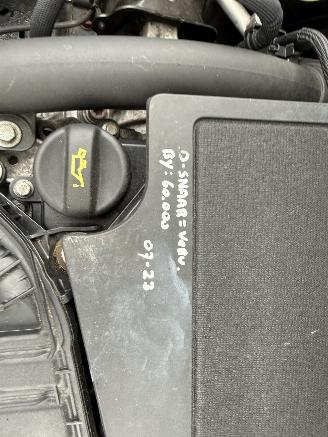 Peugeot 2008 1.2 PureTech Allure (SUV 5-dr.) picture 32