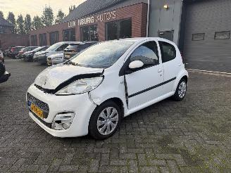 krockskadad bil auto Peugeot 107 1.0 Active (Hatchback 5-dr.) 2014/2