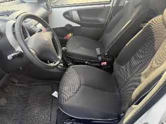 Peugeot 107 1.0 Active (Hatchback 5-dr.) picture 10