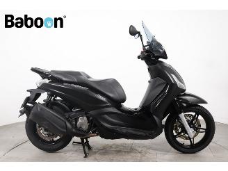 krockskadad bil motor Piaggio Beverly 350 Sport Touring ABS 2019/3