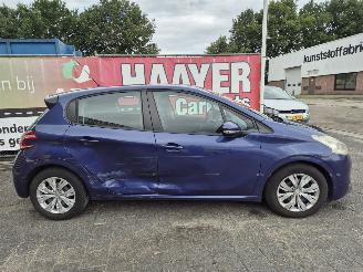 Peugeot 208 1.2 VTI Blue Lease picture 2