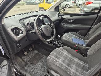 Peugeot 108 1.0 e-VTI Allure Key Less picture 10