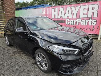 Unfallwagen BMW 1-serie 118i Business Edition 2022/4