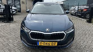 Vaurioauto  passenger cars Skoda Octavia combi 1.0 TSI BNS Edition 2023/6