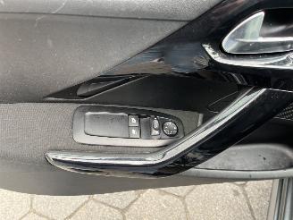 Peugeot 208 1.2 PureTech Style Pack picture 16