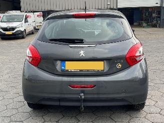 Peugeot 208 1.2 PureTech Style Pack picture 5