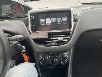 Peugeot 208 1.2 PureTech Style Pack picture 19
