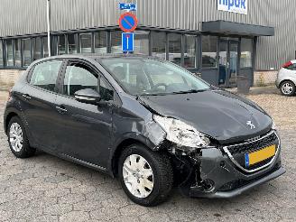 Peugeot 208 1.2 PureTech Style Pack picture 3