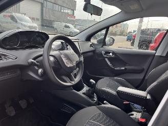 Peugeot 208 1.2 PureTech Style Pack picture 14