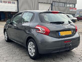 Peugeot 208 1.2 PureTech Style Pack picture 6