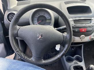 Peugeot 107 1.0-12V XR picture 16