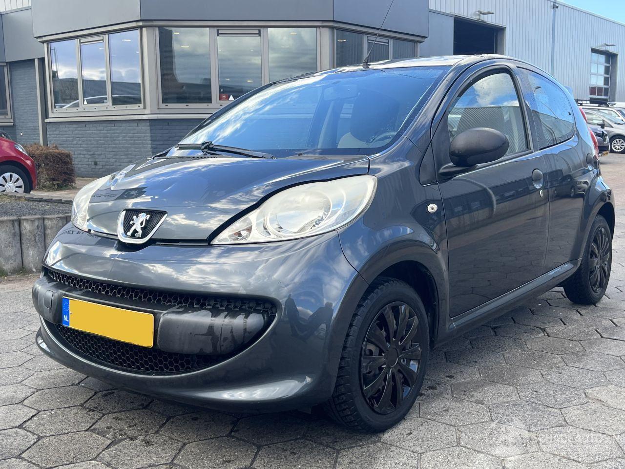 Peugeot 107 1.0-12V XR