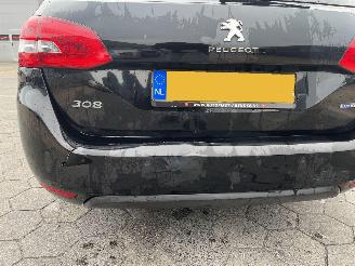 Peugeot 308 SW 1.2 PureTech Blue Lease Executive picture 12