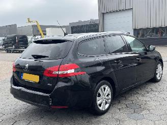 Peugeot 308 SW 1.2 PureTech Blue Lease Executive picture 4