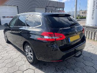 Peugeot 308 SW 1.2 PureTech Blue Lease Allure picture 4