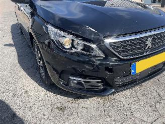 Peugeot 308 SW 1.2 PureTech Blue Lease Allure picture 5