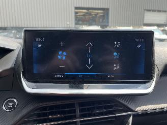 Peugeot 2008 1.2 PureTech Blue Lease Allure picture 17