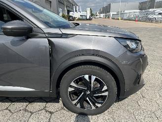 Peugeot 2008 1.2 PureTech Blue Lease Allure picture 8
