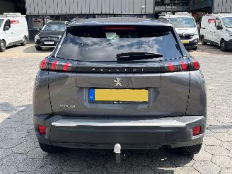 Peugeot 2008 1.2 PureTech Blue Lease Allure picture 5