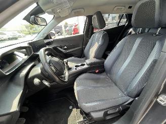 Peugeot 2008 1.2 PureTech Blue Lease Allure picture 12