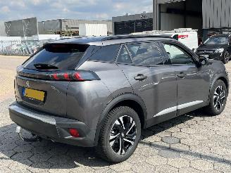 Peugeot 2008 1.2 PureTech Blue Lease Allure picture 4
