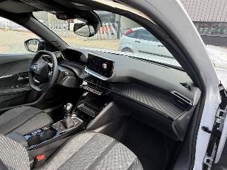Peugeot 2008 1.2 PureTech 100 Allure picture 18