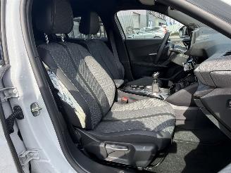 Peugeot 2008 1.2 PureTech 100 Allure picture 16